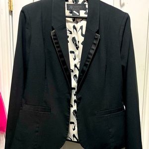 Kardashian black jacket/blazer.